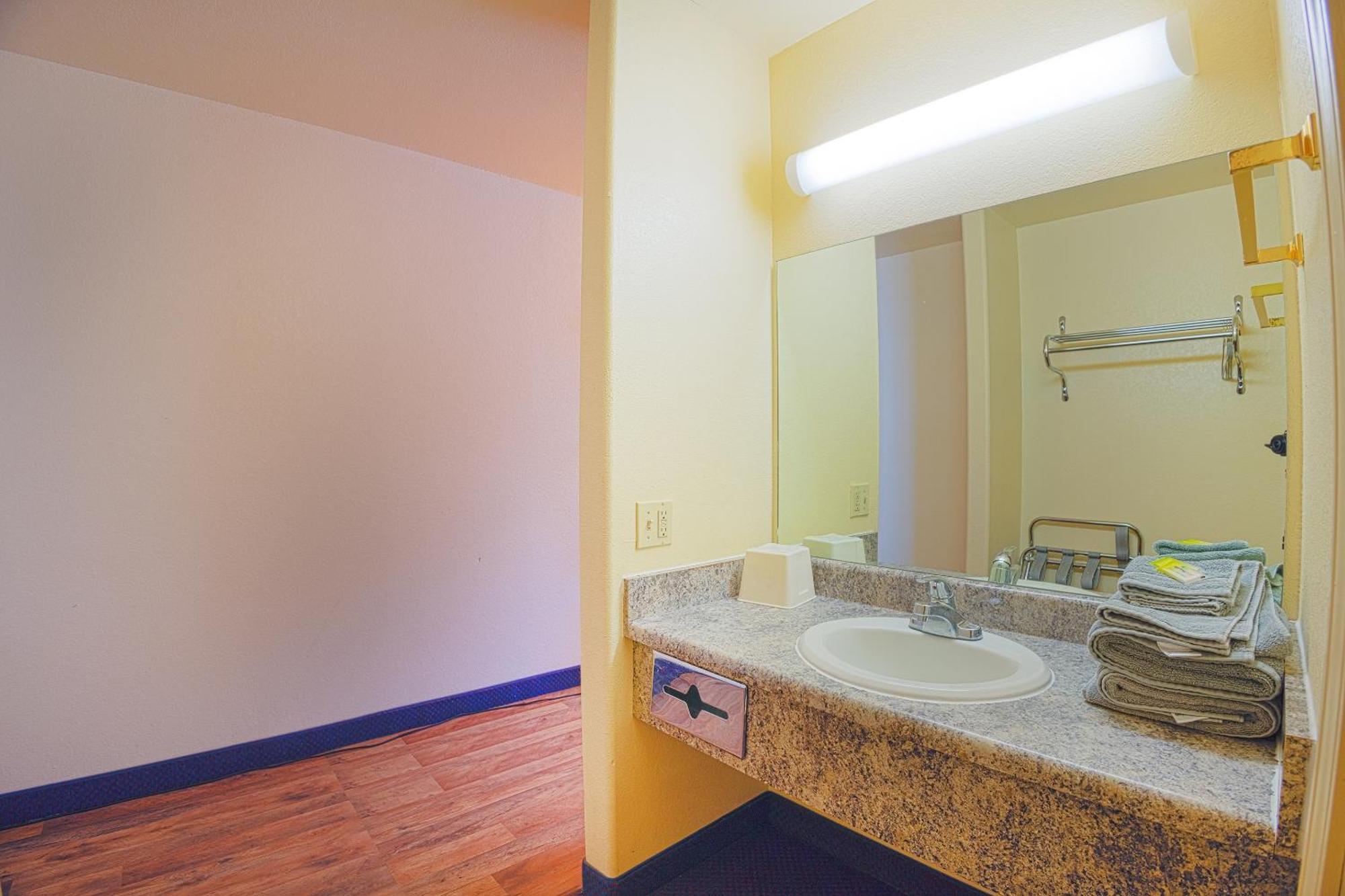 Holiday Motel, Lordsburg By Oyo Exterior photo